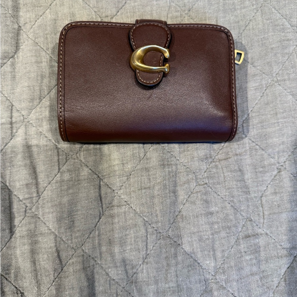 Coach Leather Wallet in Maple - Picture 2 of 9